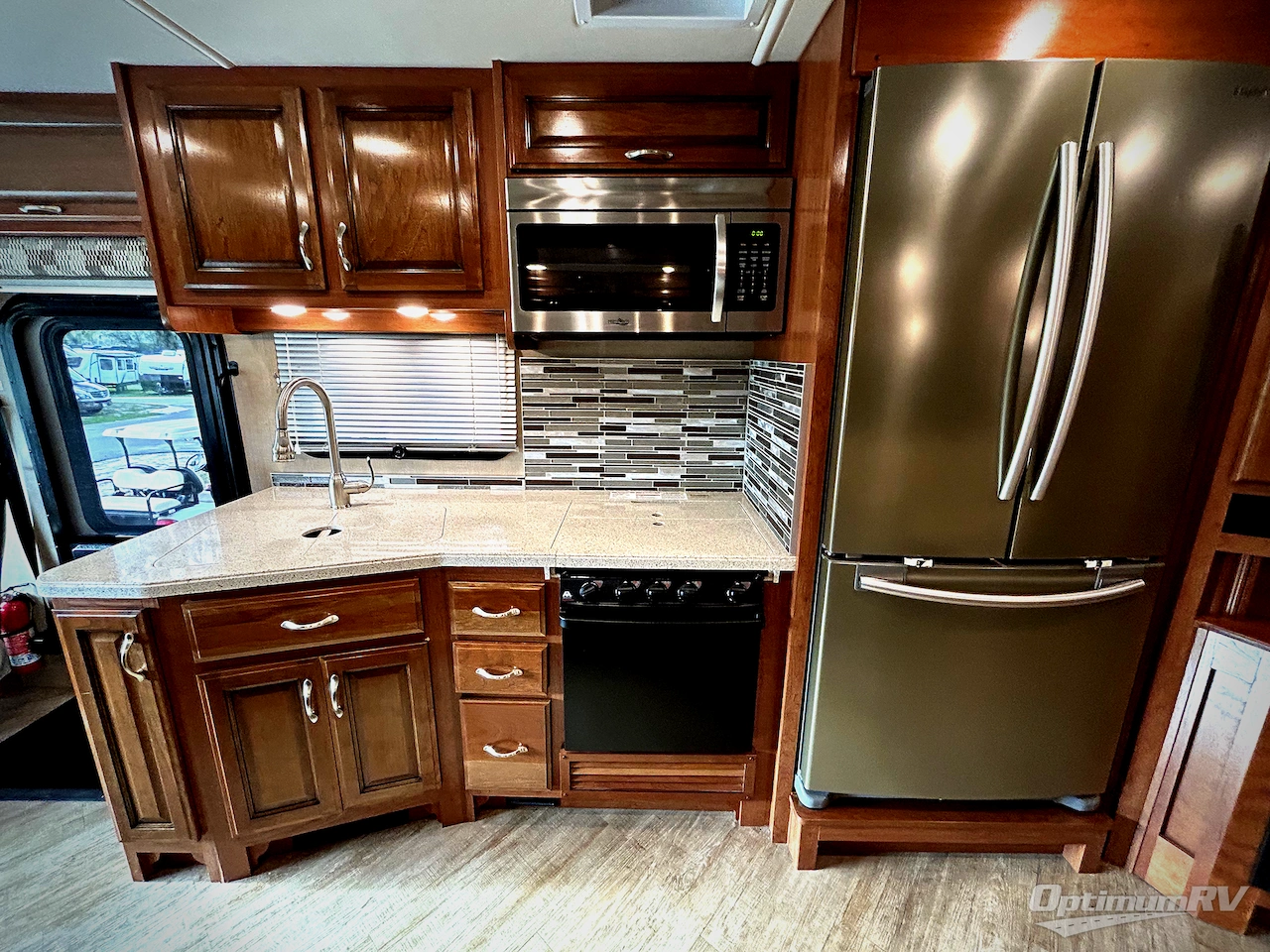 2018 Fleetwood Bounder 33C Photo 5