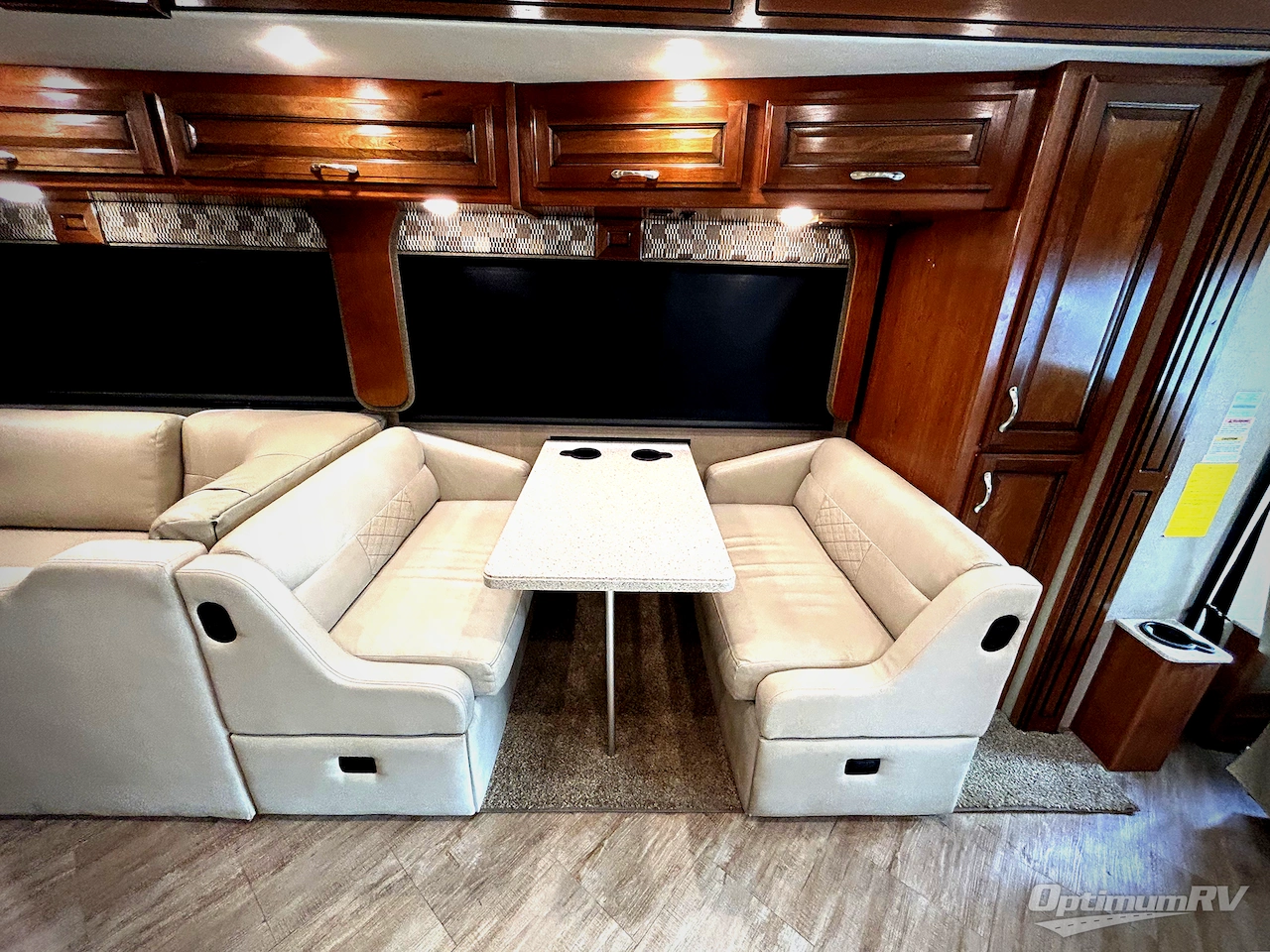 2018 Fleetwood Bounder 33C Photo 10