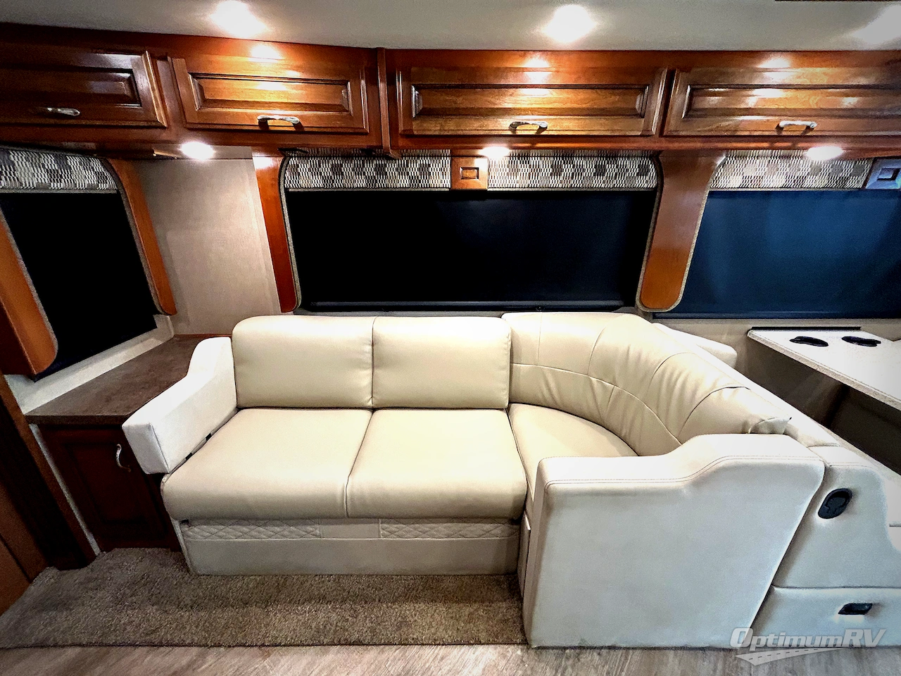 2018 Fleetwood Bounder 33C Photo 11