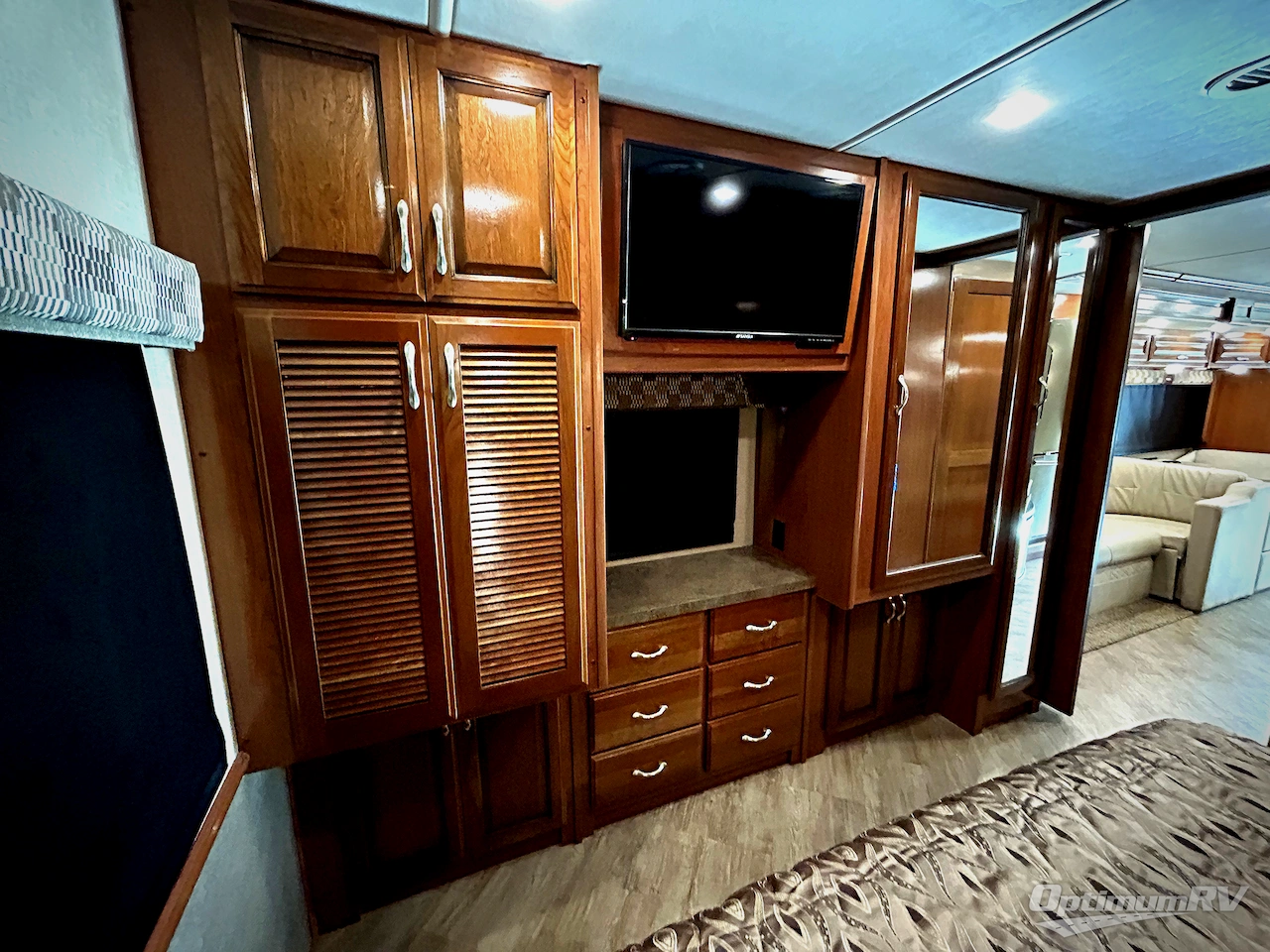 2018 Fleetwood Bounder 33C Photo 17