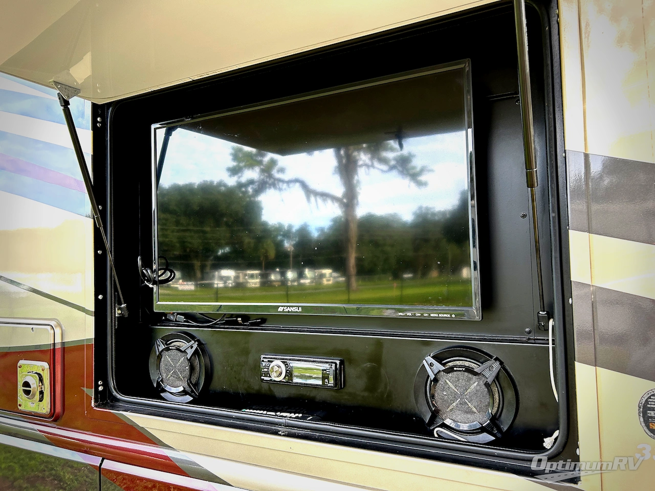 2018 Fleetwood Bounder 33C Photo 19