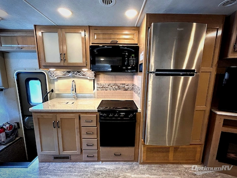 2019 Thor Hurricane 35M RV Photo 2