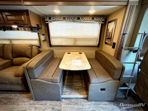 2019 Thor Hurricane 35M RV Photo 3