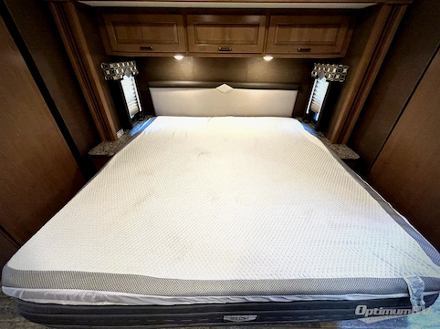 2019 Thor Hurricane 35M RV Photo 4