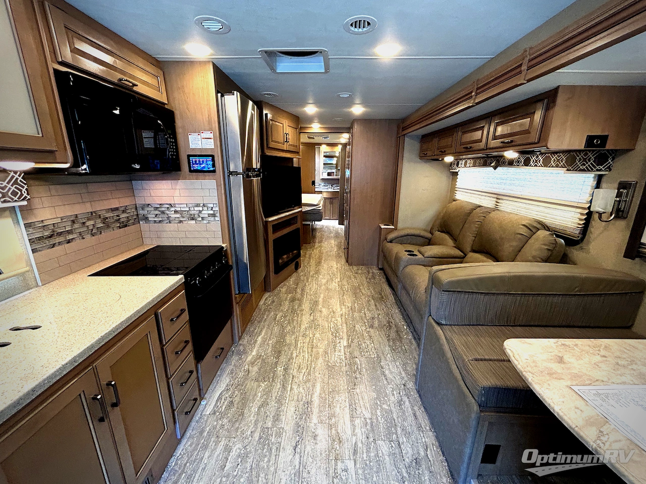 2019 Thor Hurricane 35M Photo 4