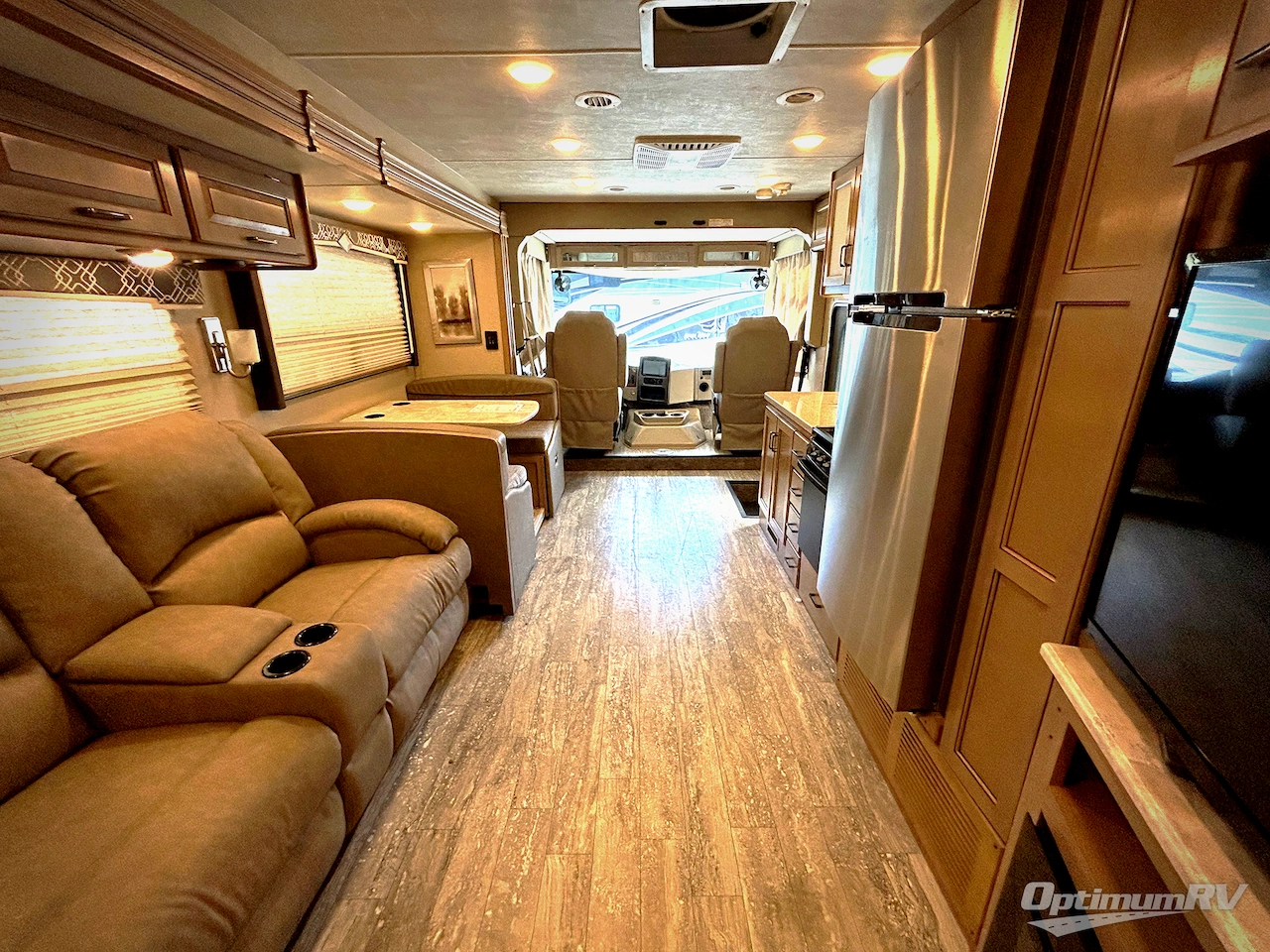 2019 Thor Hurricane 35M Photo 5