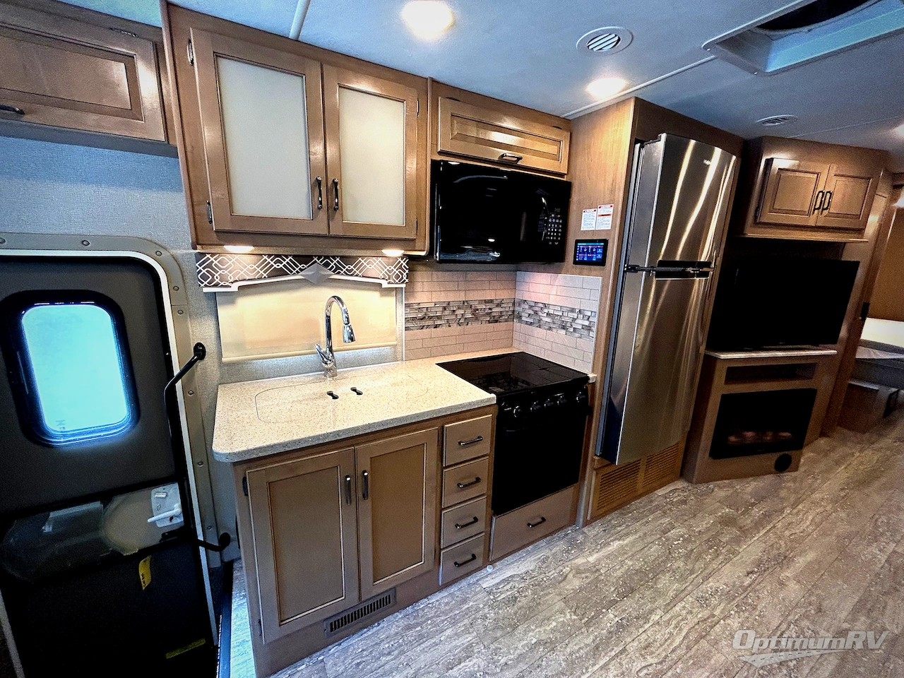 2019 Thor Hurricane 35M Photo 10