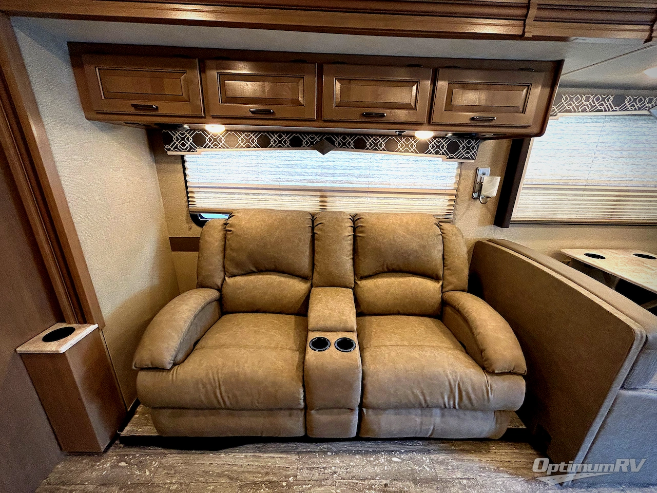 2019 Thor Hurricane 35M Photo 12