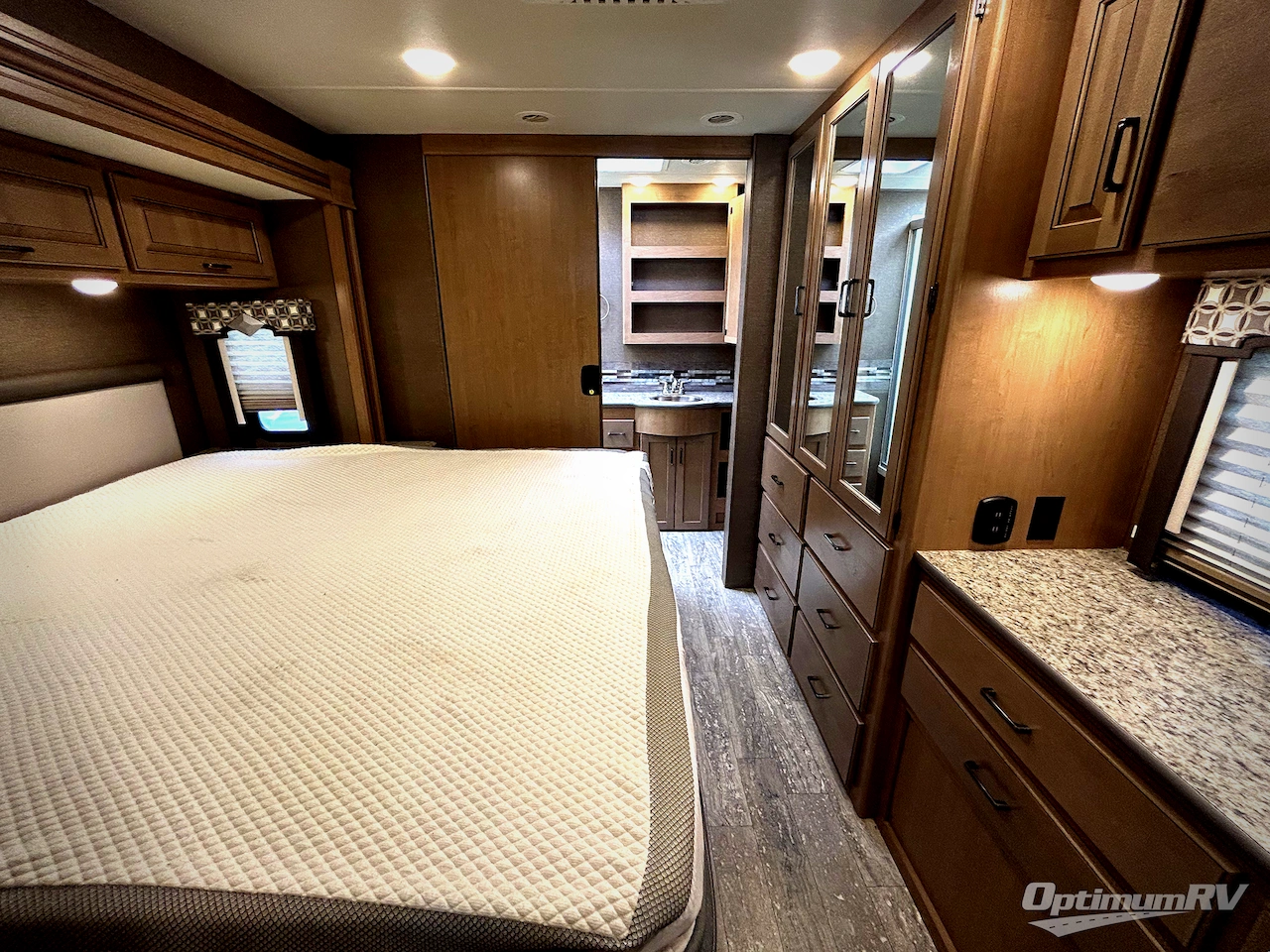 2019 Thor Hurricane 35M Photo 15