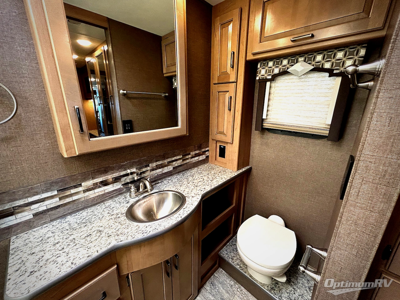 2019 Thor Hurricane 35M Photo 18