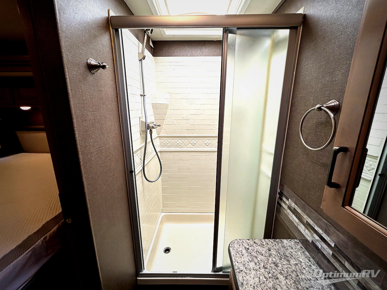 2019 Thor Hurricane 35M Photo 19