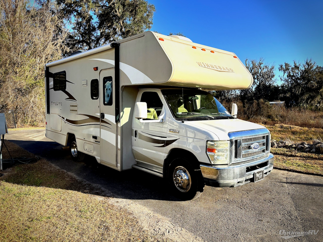 2015 Winnebago Minnie Winnie 322R Photo 1