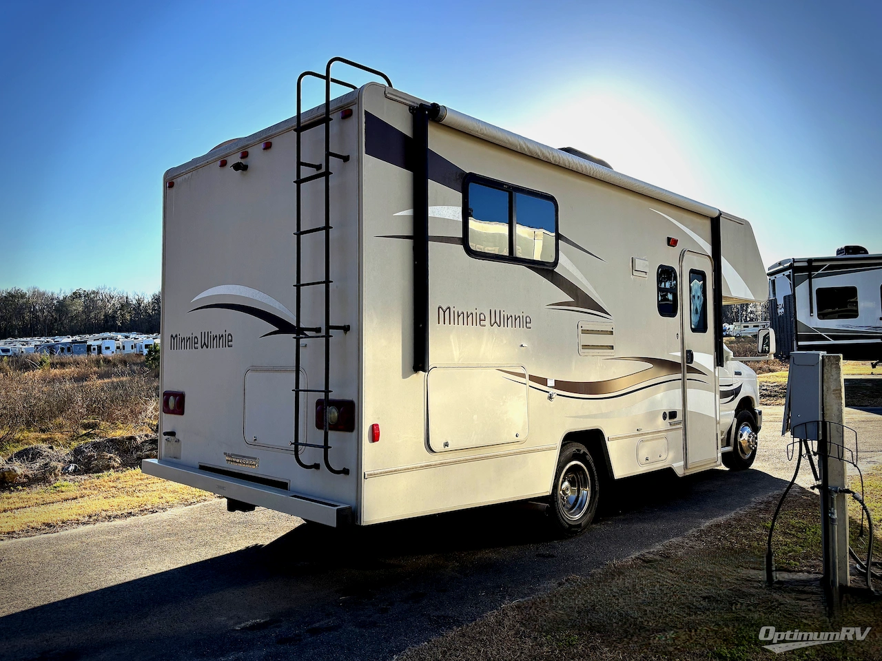 2015 Winnebago Minnie Winnie 322R Photo 2