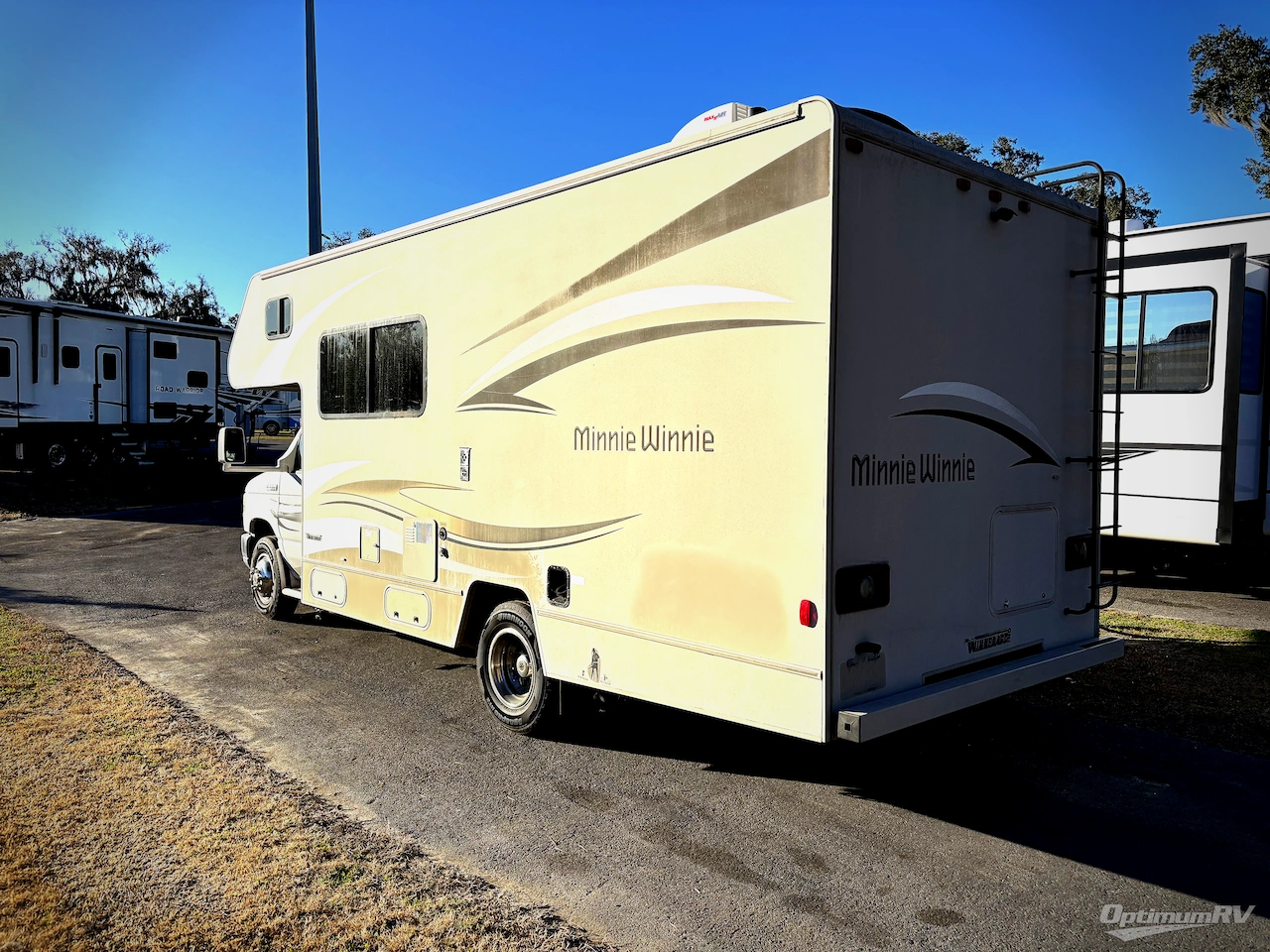 2015 Winnebago Minnie Winnie 322R Photo 3