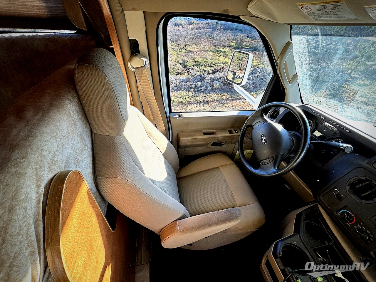 2015 Winnebago Minnie Winnie 322R Photo 7