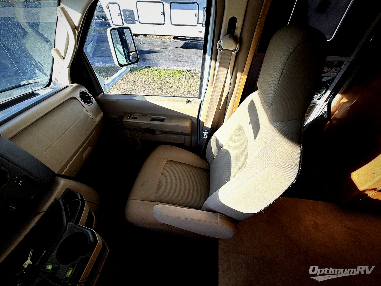 2015 Winnebago Minnie Winnie 322R Photo 9