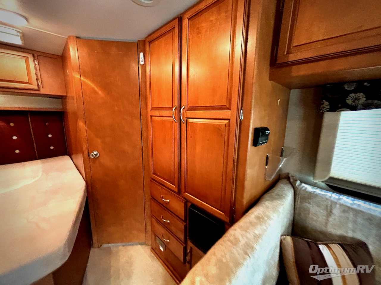 2015 Winnebago Minnie Winnie 322R Photo 15