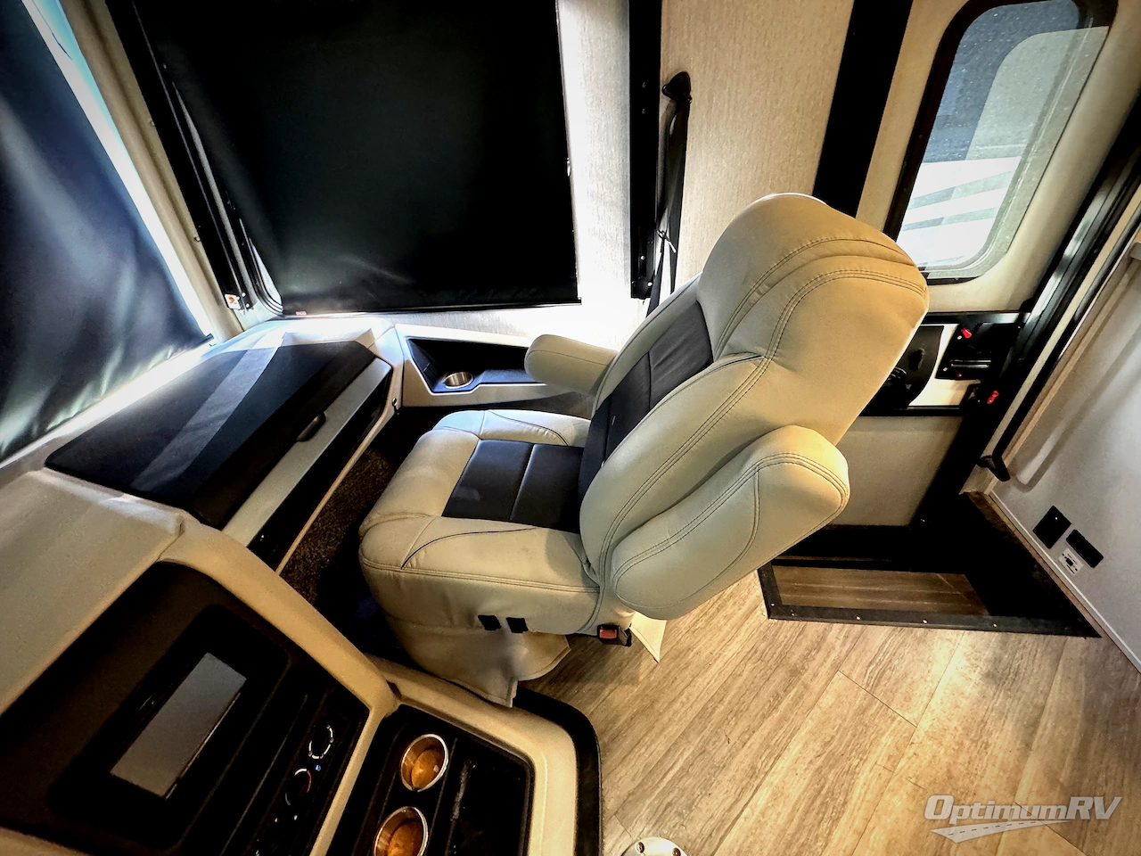 2023 Holiday Rambler Invicta 34MB Photo 7