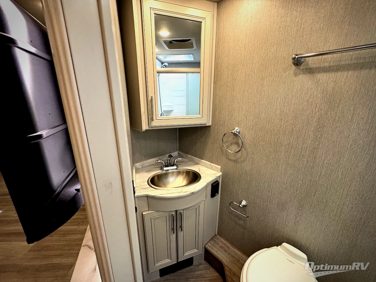 2023 Holiday Rambler Invicta 34MB Photo 14