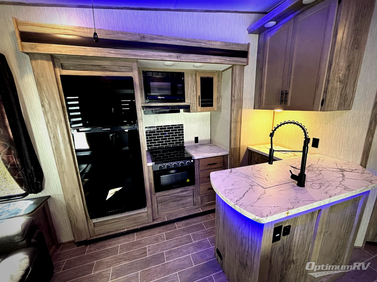 2021 Forest River Cherokee Arctic Wolf 298LB Photo 2