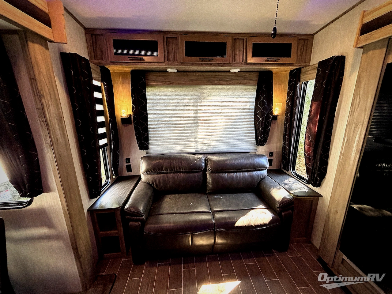 2021 Forest River Cherokee Arctic Wolf 298LB Photo 7