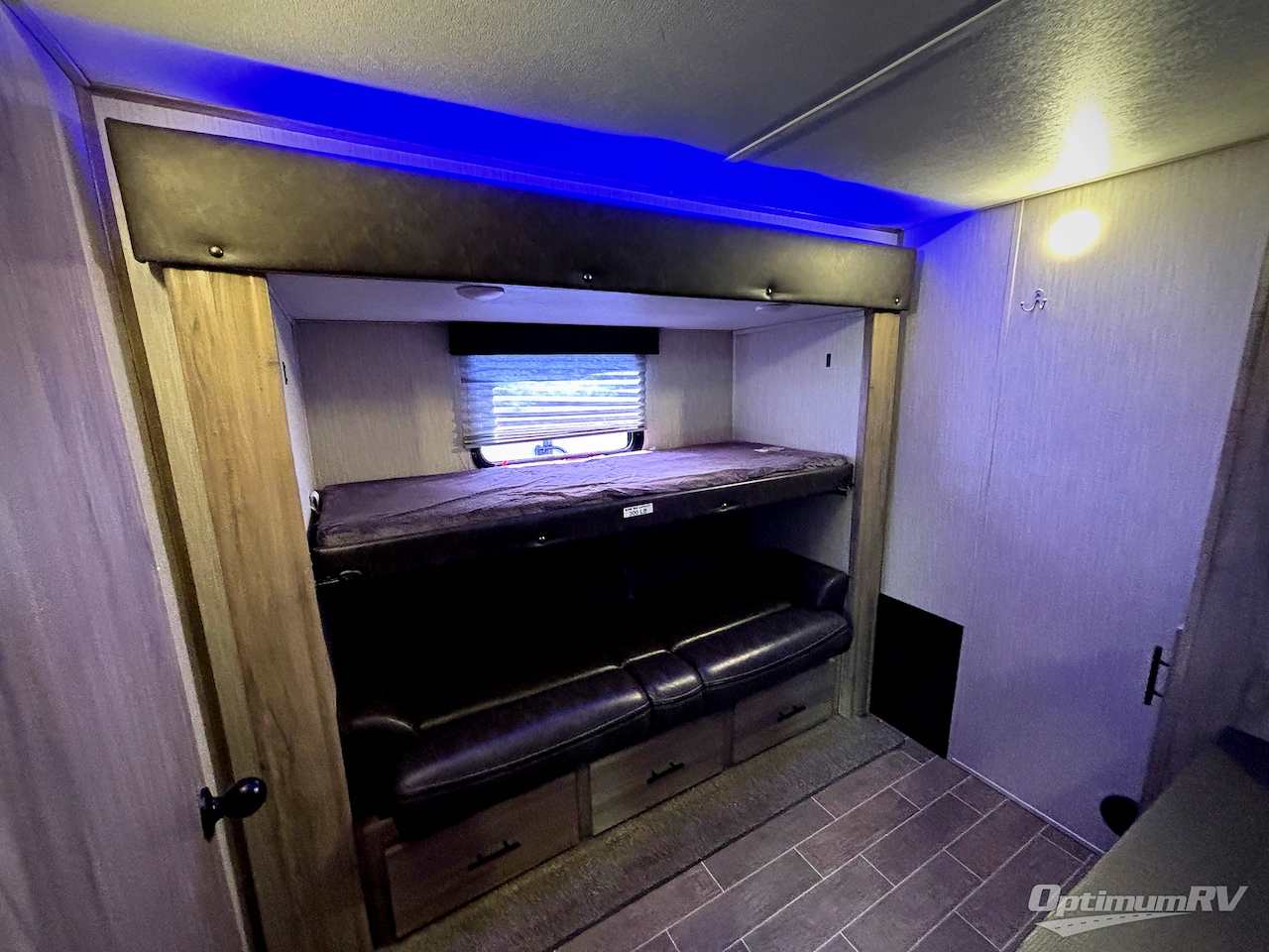 2021 Forest River Cherokee Arctic Wolf 298LB Photo 9