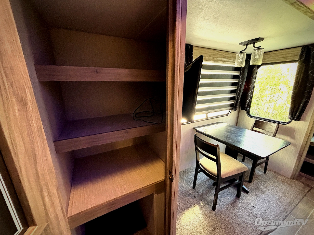 2021 Forest River Cherokee Arctic Wolf 298LB Photo 10