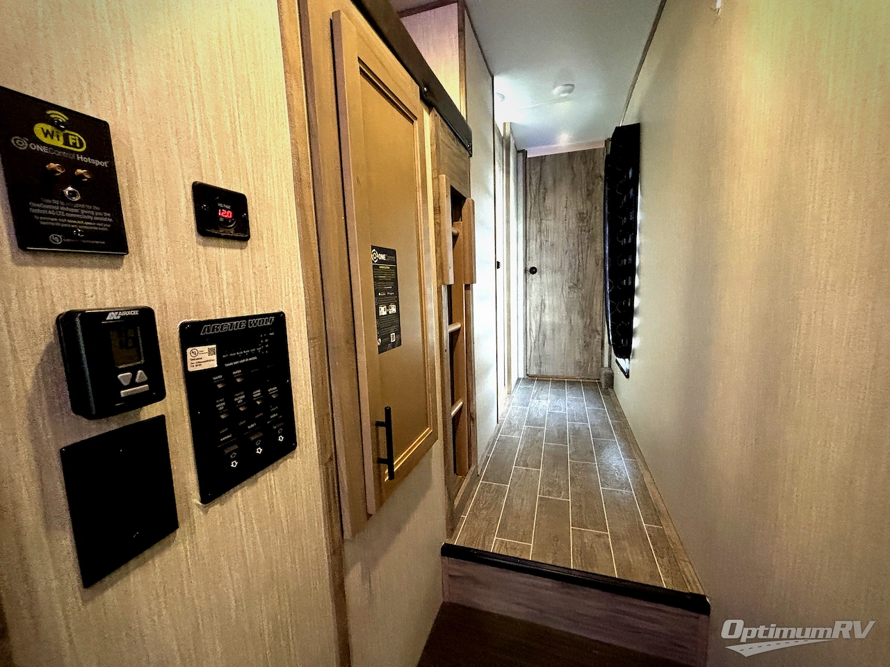 2021 Forest River Cherokee Arctic Wolf 298LB Photo 13