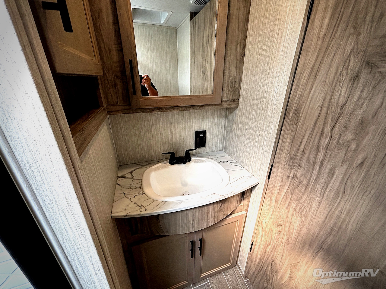 2021 Forest River Cherokee Arctic Wolf 298LB Photo 15