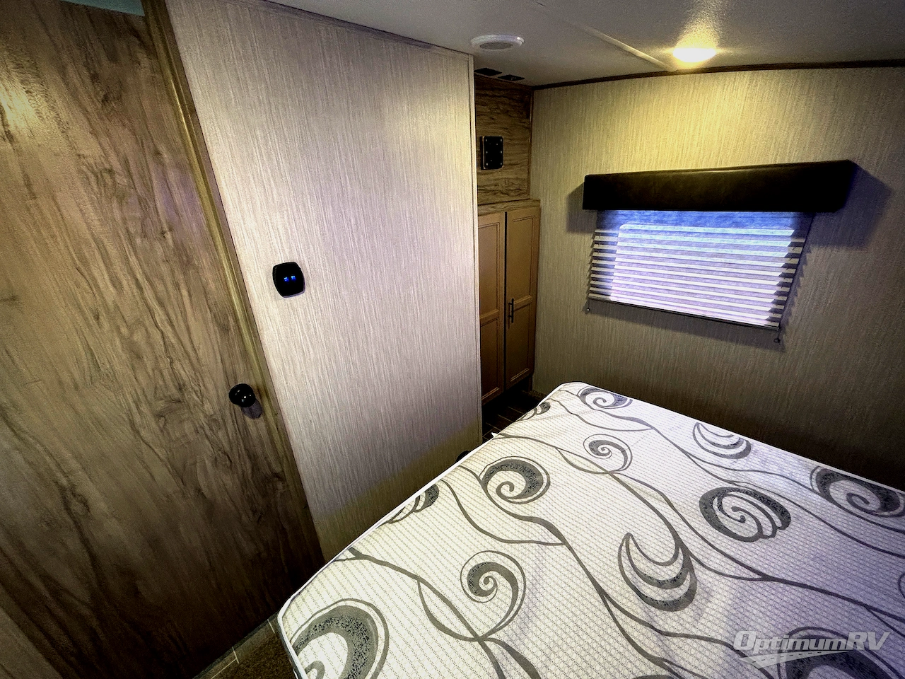 2021 Forest River Cherokee Arctic Wolf 298LB Photo 17