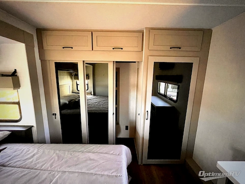 2025 Palomino Columbus 376DS RV Photo 3