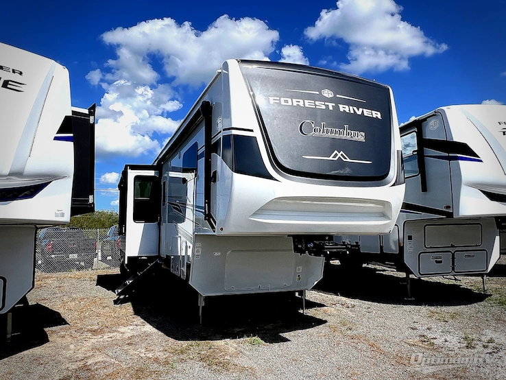 2025 Palomino Columbus 376DS RV Photo 1