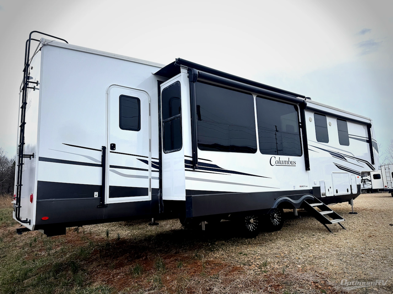 2025 Palomino Columbus 384RKH Photo 2