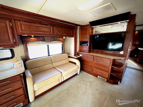 2008 Fleetwood Discovery 40X RV Photo 3