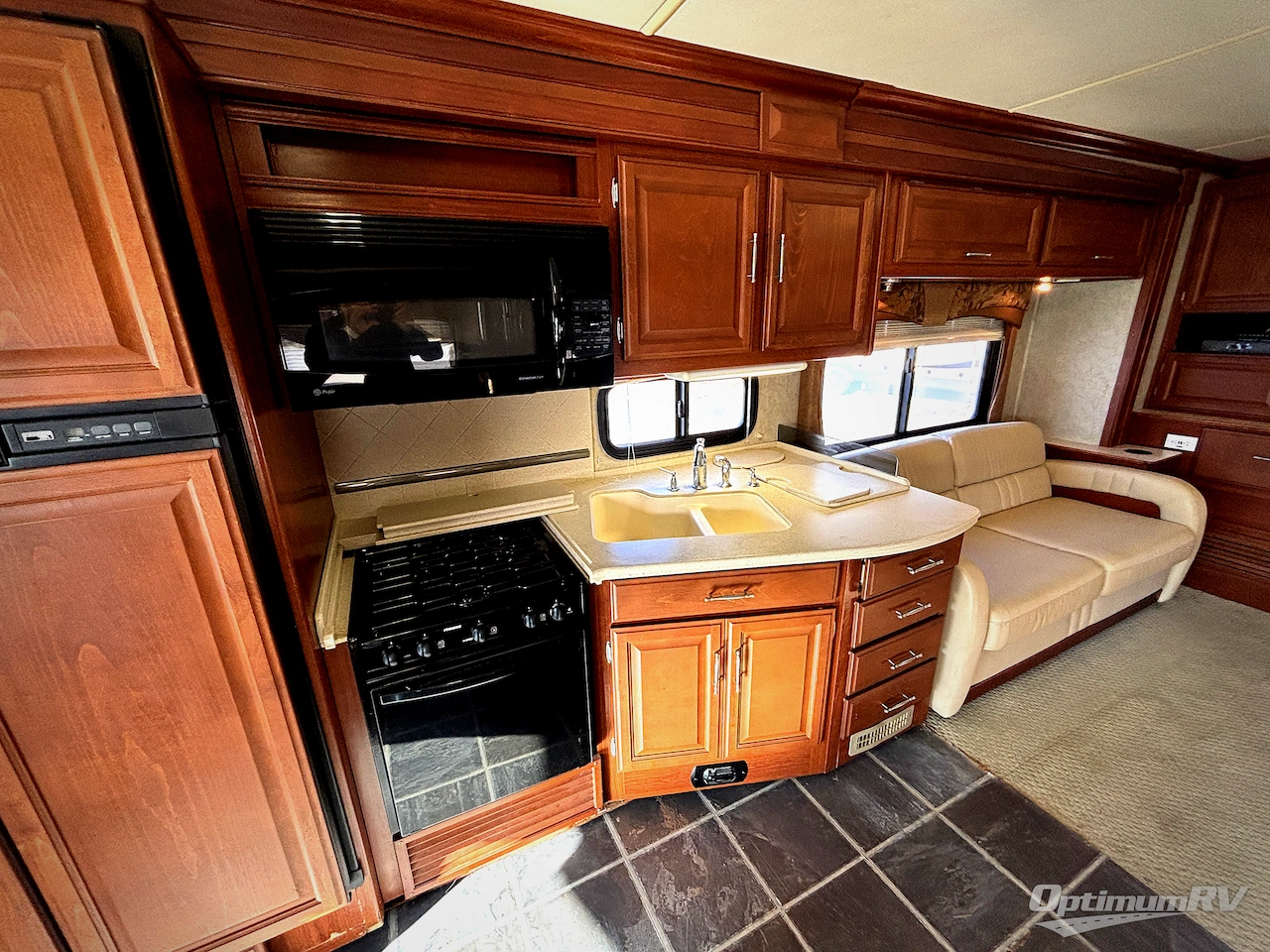 2008 Fleetwood Discovery 40X Photo 14