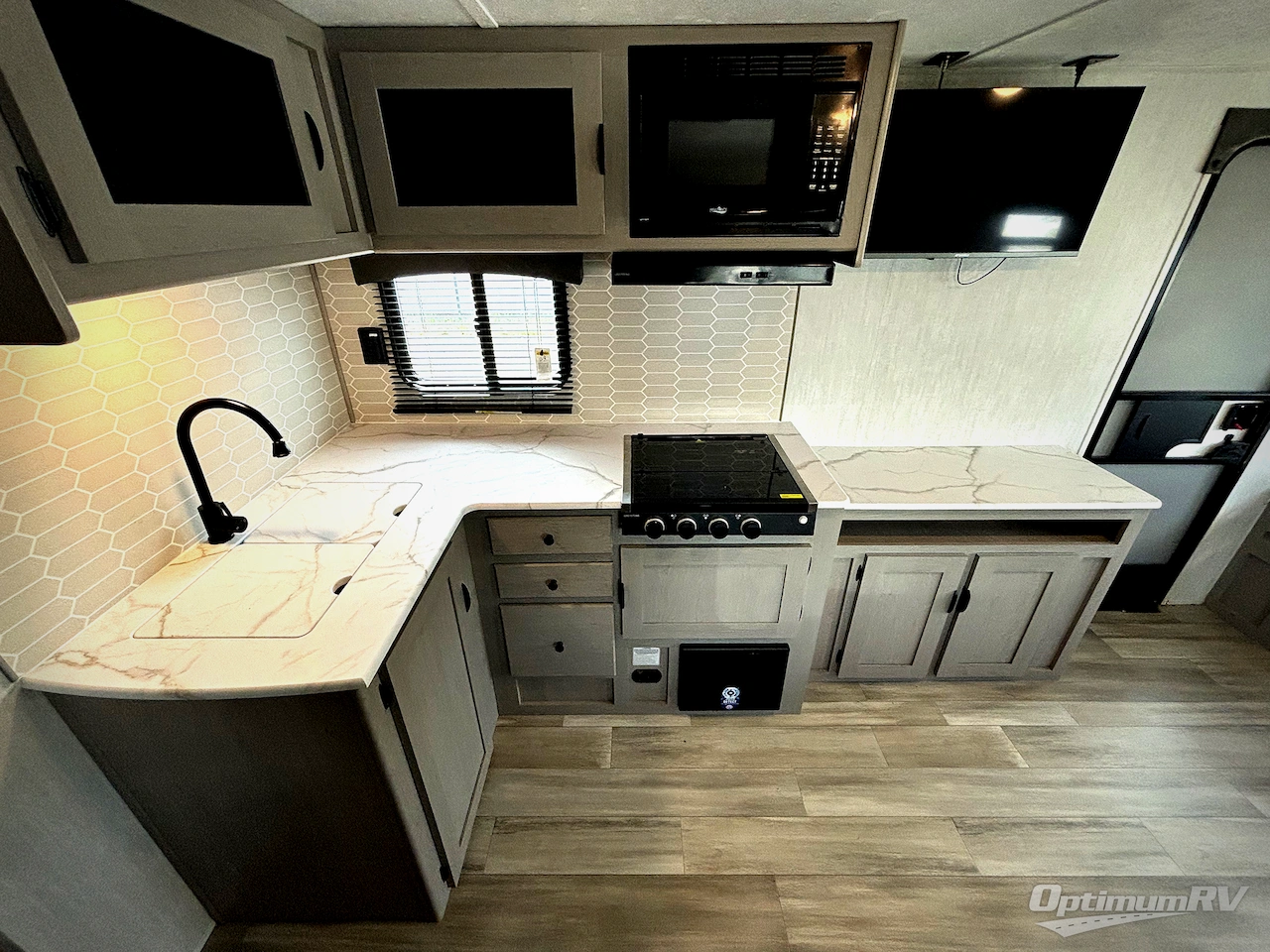 2025 Coachmen Clipper 6K Series 272RLS Photo 8