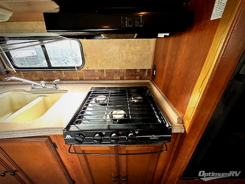 2014 Coachmen Leprechaun 319DS Ford 450 RV Photo 4