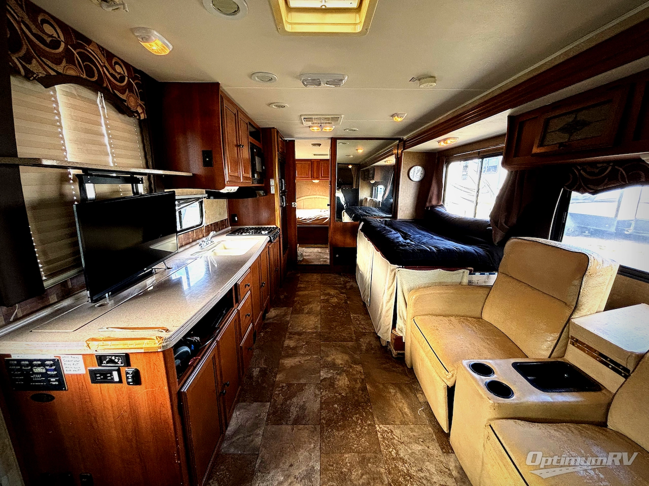 2014 Coachmen Leprechaun 319DS Ford 450 Photo 4