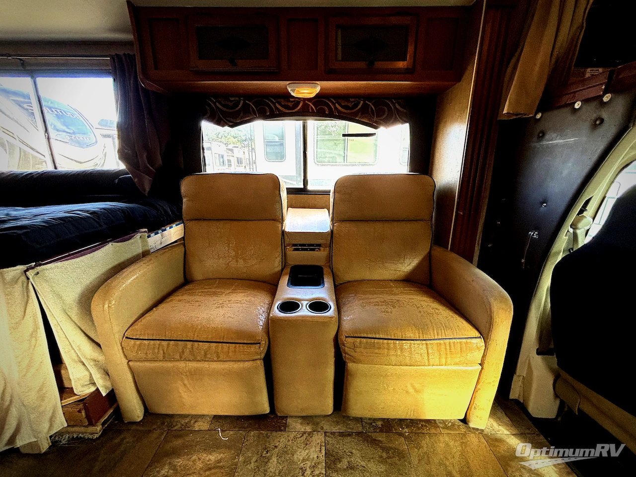 2014 Coachmen Leprechaun 319DS Ford 450 Photo 10