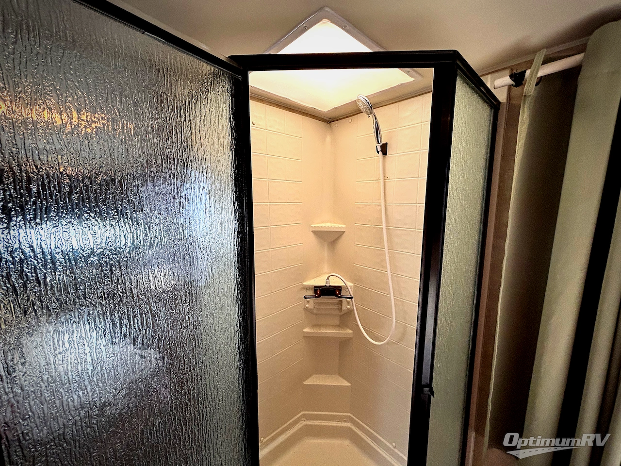 2014 Coachmen Leprechaun 319DS Ford 450 Photo 14