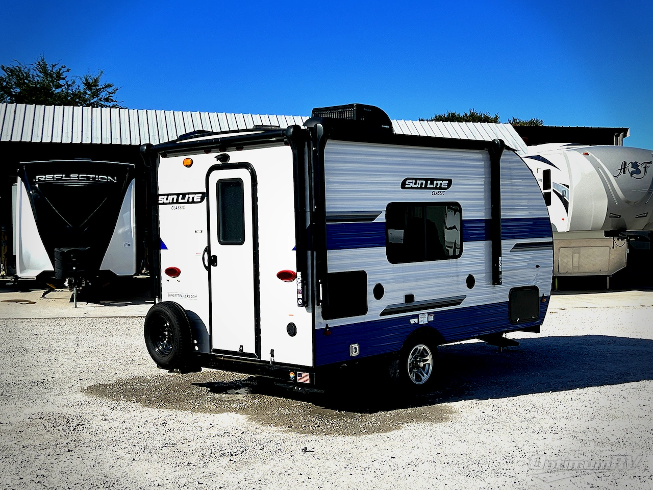 2022 Sunset Park Sun-Lite Classic 16BH Photo 2