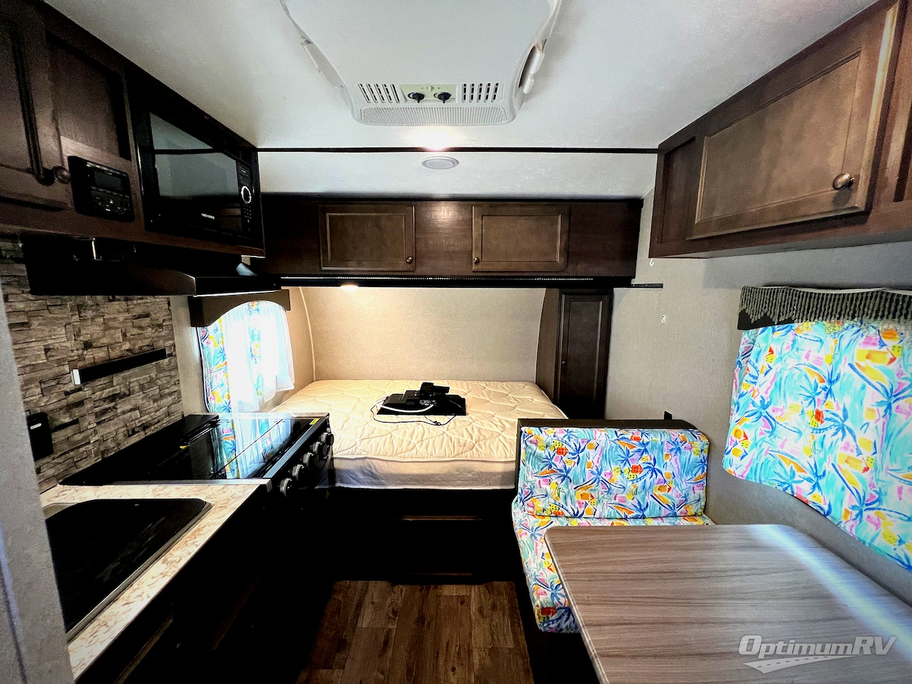 2022 Sunset Park Sun-Lite Classic 16BH Photo 4