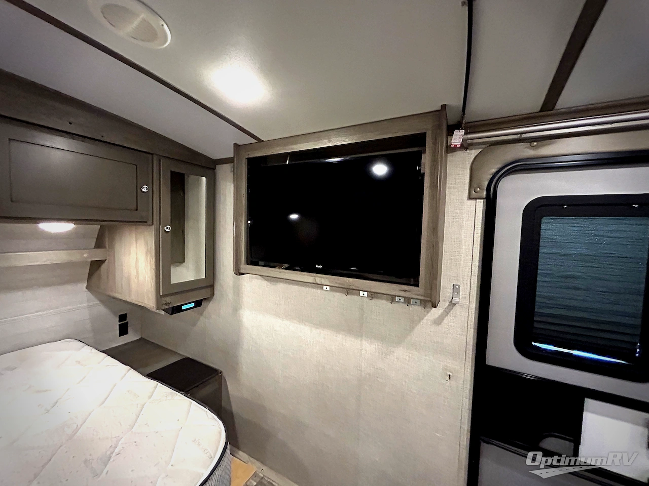 2021 Keystone Outback Ultra Lite 221UMD Photo 10