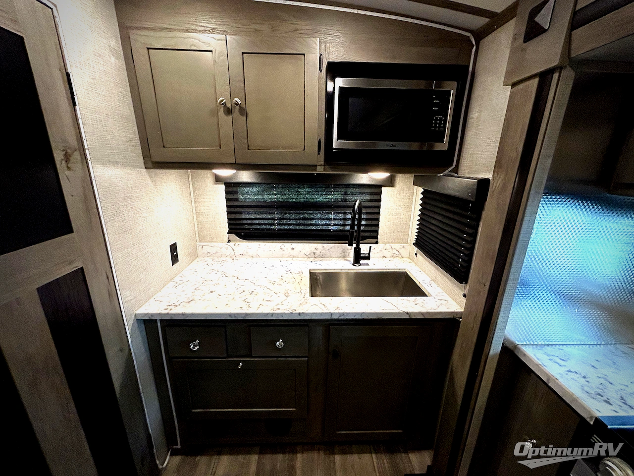 2021 Keystone Outback Ultra Lite 221UMD Photo 14