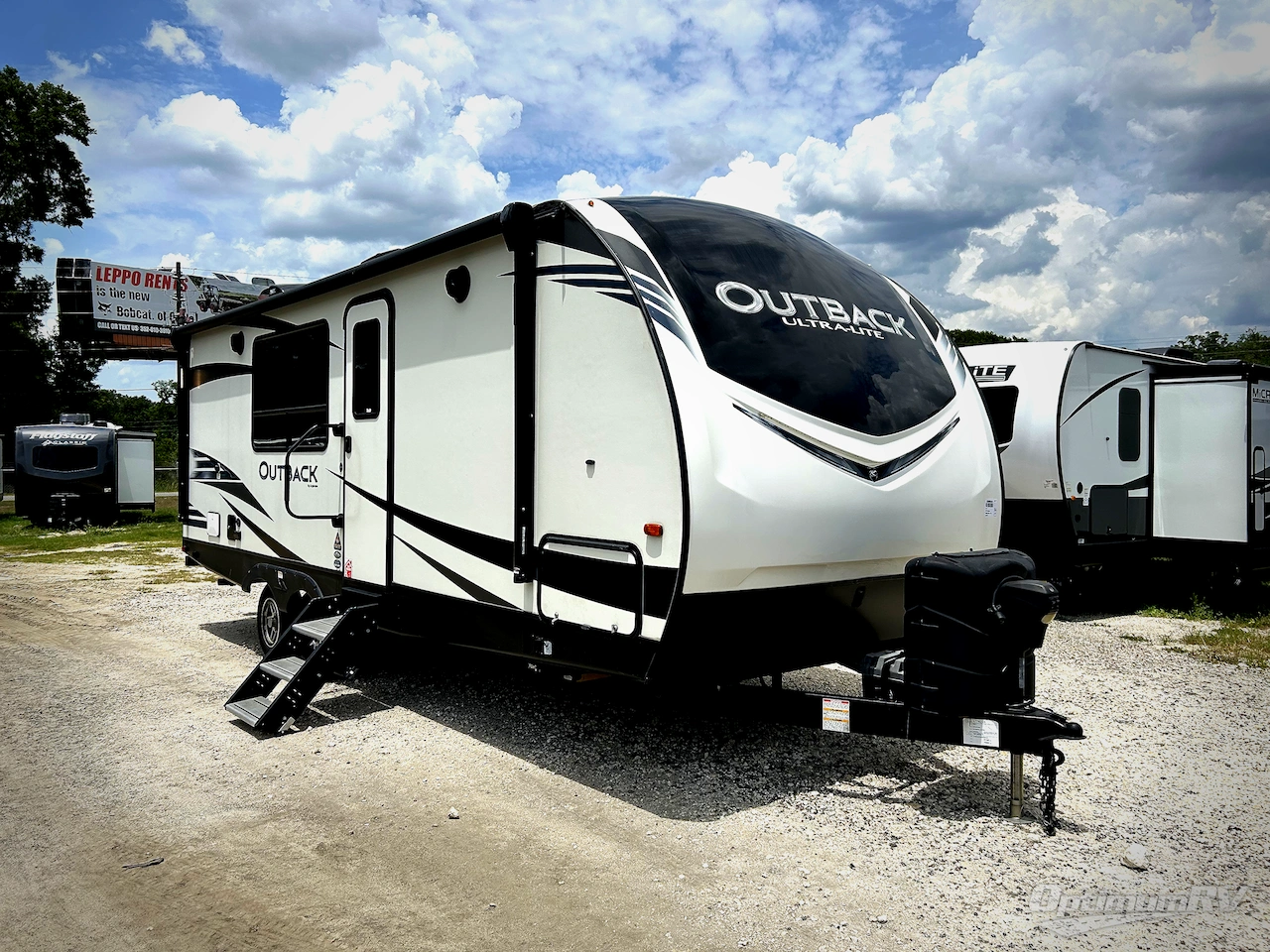 2021 Keystone Outback Ultra Lite 221UMD Photo 1