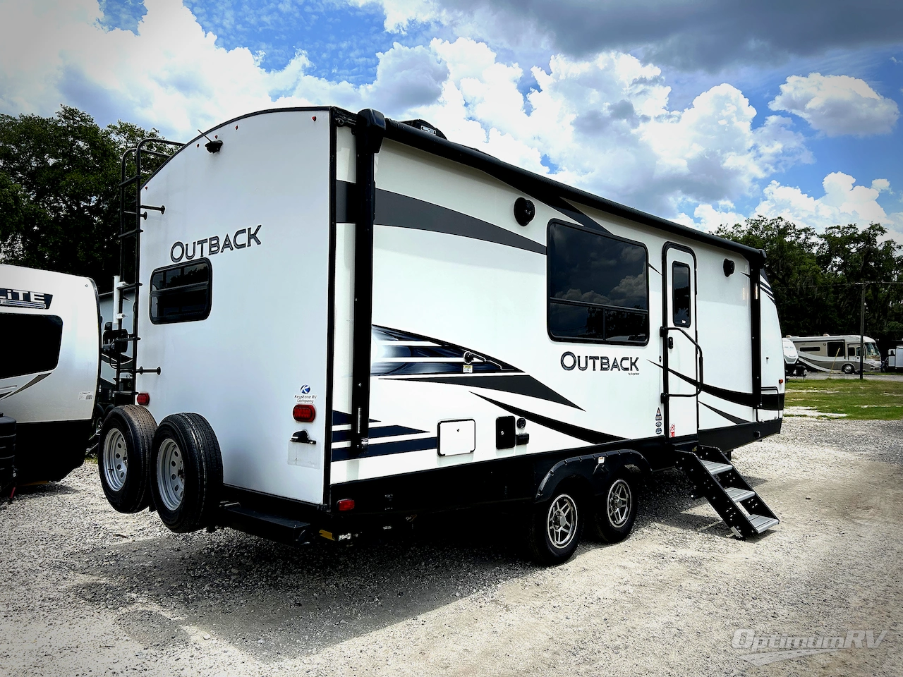 2021 Keystone Outback Ultra Lite 221UMD Photo 2