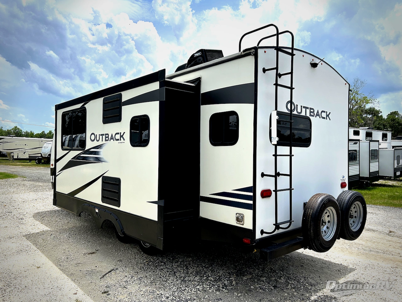 2021 Keystone Outback Ultra Lite 221UMD Photo 3