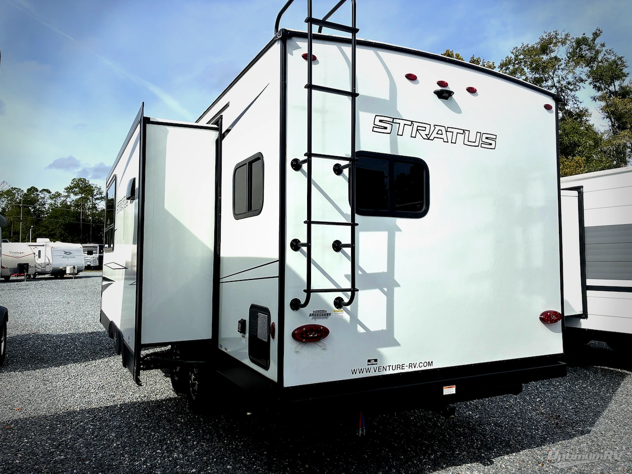 2023 Venture Stratus Ultra-Lite SR221VRK Photo 3