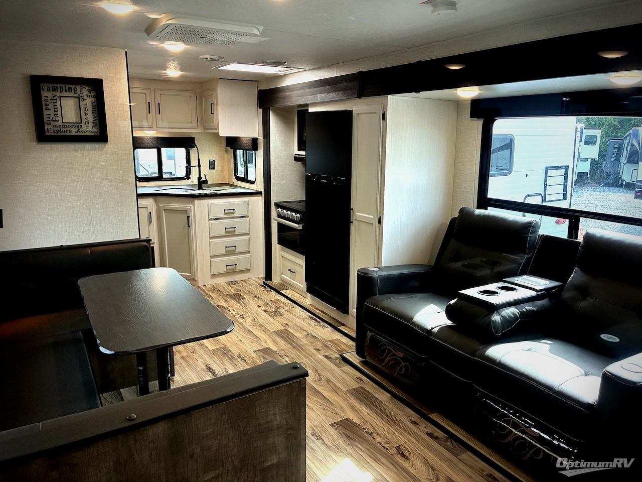 2023 Venture Stratus Ultra-Lite SR221VRK Photo 4