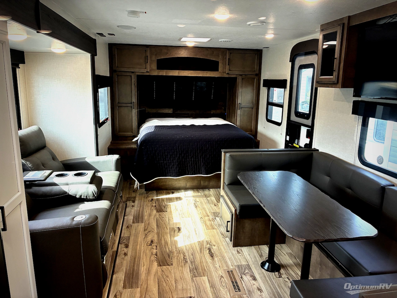 2023 Venture Stratus Ultra-Lite SR221VRK Photo 5